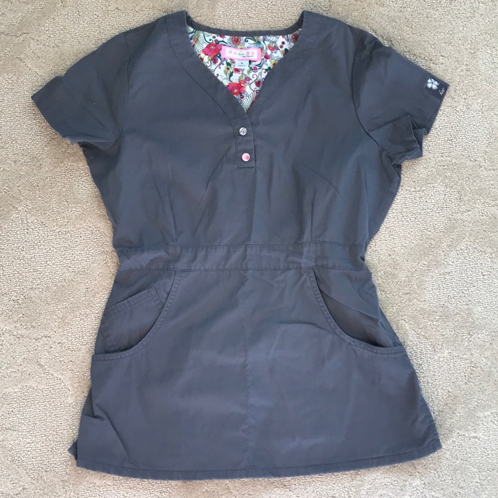 💗KOI BY KATHY PETERSON SCRUB TOP💗